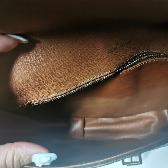 (sold off pm)💯%Authentic LV crossbody Bag (9.5"Lx10.5"Hx2.5"W Strap drop 17") - Picture 12 of 16